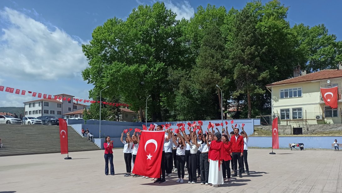 19 MAYIS ATATÜRK'Ü ANMA GENÇLİK VE SPOR BAYRAMI COŞKUYLA KUTLANDI